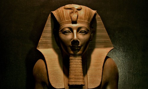 Thutmose III còn gọi là Thutmose hoặc Tuthmosis III. Tên của vị pharaoh này có nghĩa là Con của Thoth. Thành tích nổi trội nhất của  pharaoh vĩ đại Ai Cập cổ đại này là chưa từng thua trong các trận chinh chiến. Các chuyên gia không tìm thấy bất cứ bằng chứng hay ghi chép nào cho thấy Thutmose III từng bại trận.